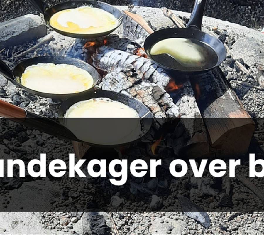 Bålhygge med pandekager over bål